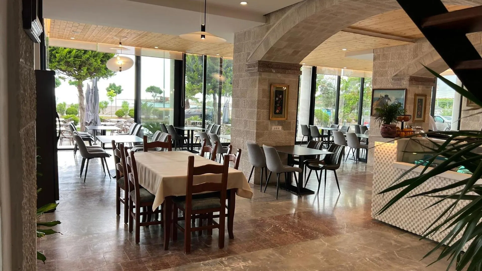 Trevi Hotel & Restorant, Shëngjin Albanie
