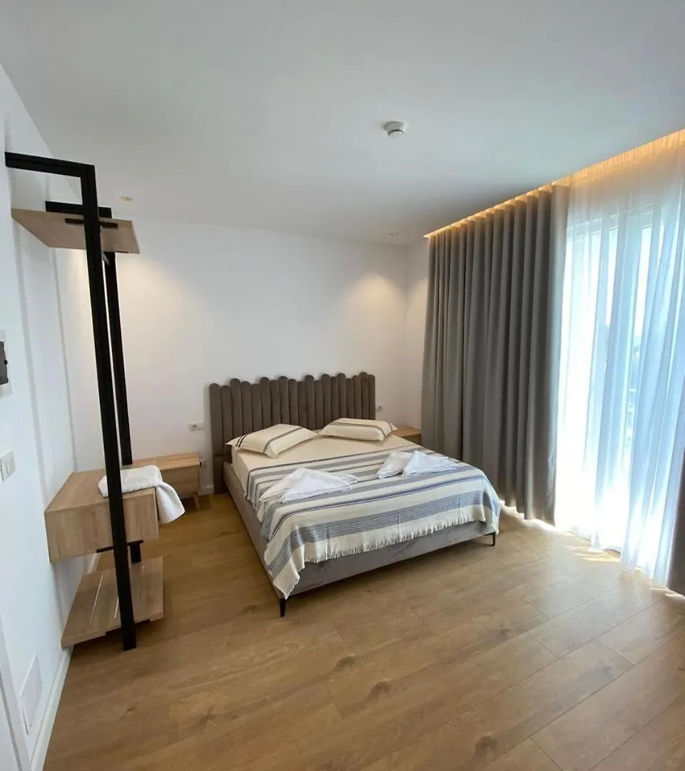Trevi Hotel & Restorant, Shëngjin